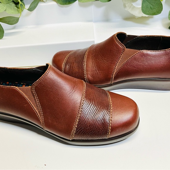 SAS Nora Slip On Brown Leather Loafer, Size 7.5 M - Picture 4 of 9